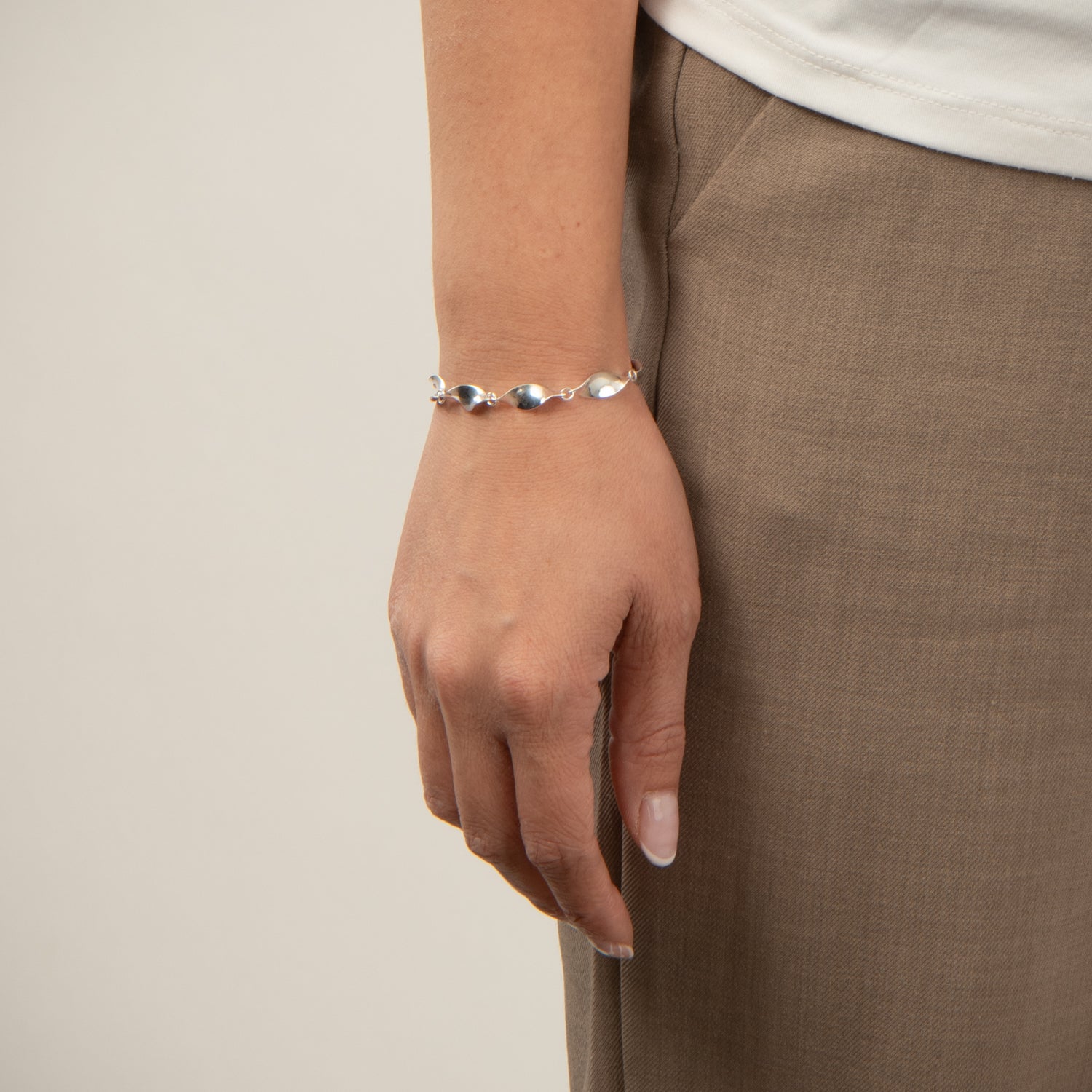 DETAIL233844